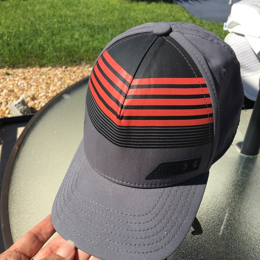 Under Armour Gray Red Black Youth S/M Trucker Baseball Cap Athleisure
